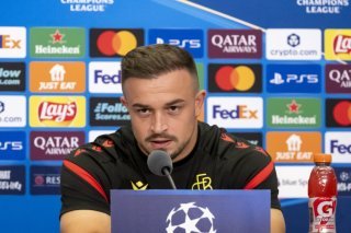 Xherdan Shaqiri se réjouit d'entendre à nouveau l'hymne de la Ligue des champions résonner dans le Parc Saint-Jacques. KEYSTONE/GEORGIOS KEFALAS